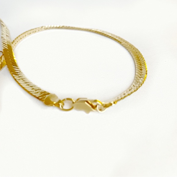 FANCY White and Red Crystal Stones 10K Yellow Gold Plated Snake Chain Necklace - Picture 5 of 5